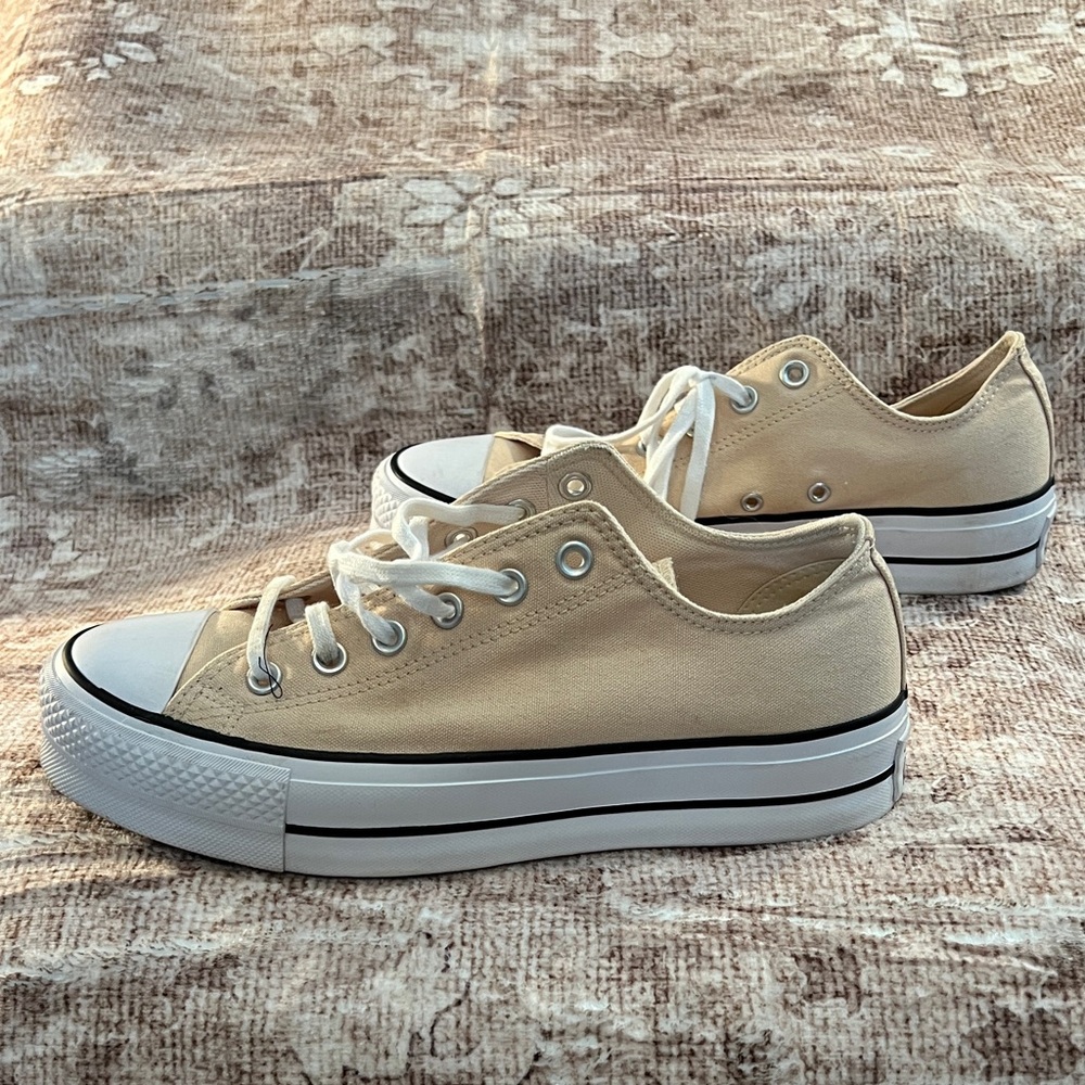 Converse Low Top Platform Sneakers - Cream with White Accents Women’s 9.5 - Picture 2 of 10
